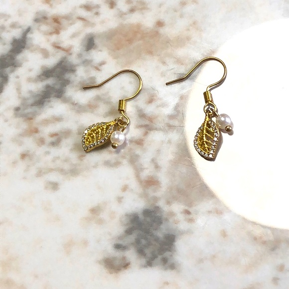 earring - Picture 1 of 3